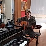 DL AL guitar student